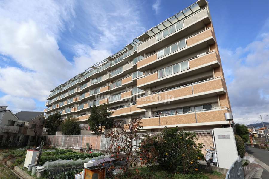 ペルル高槻ファイナンスの外観（南東側から）