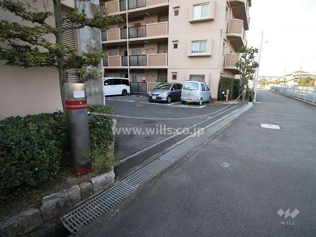 駐車場出入り口（ロボットゲート付き）