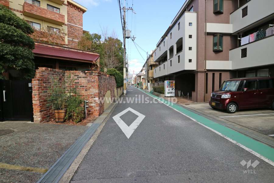 敷地西側前面道路(南側から)
