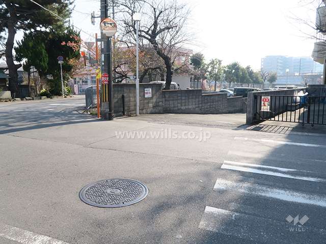 駐車場出入り口
