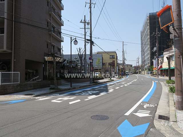 敷地北側の前面道路（東側から）