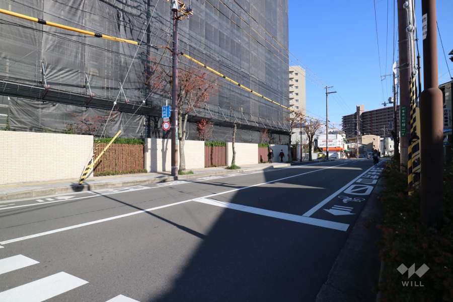 敷地南側の前面道路