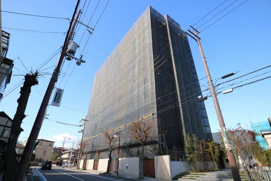 ユニハイム高槻富田丘の外観（南東側から）※平成30年12月現在修繕工事中