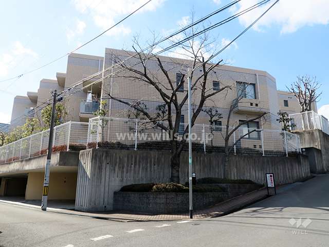 ライオンズヒルズ高槻の外観（東側から）