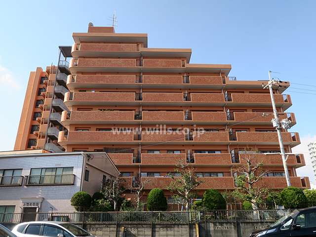 ライオンズマンション高槻の外観（東側から）