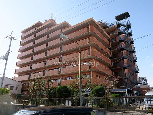 ライオンズマンション高槻の外観（北東側から）