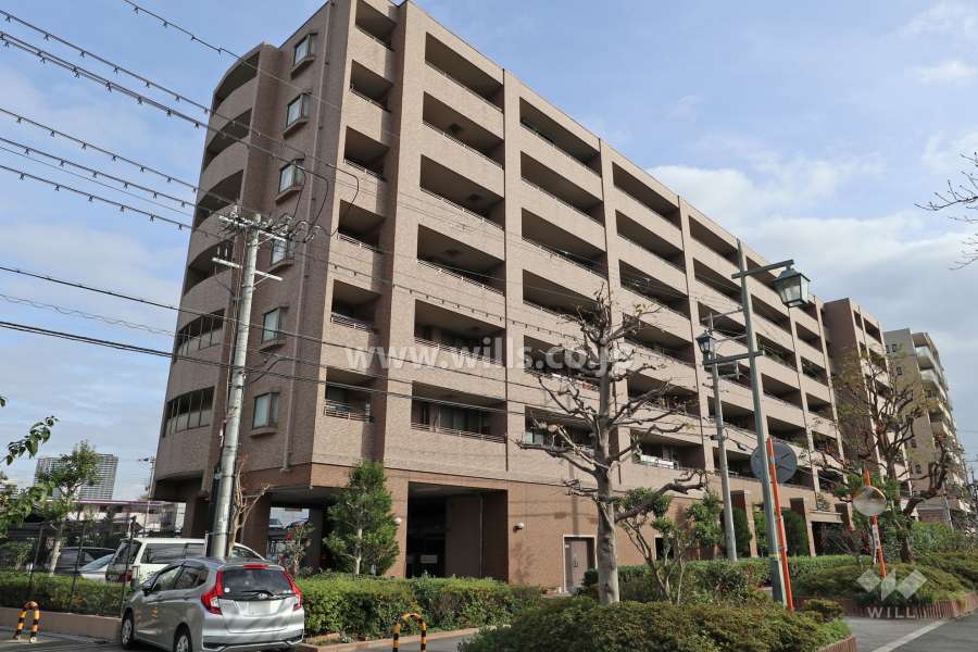 ライオンズマンション高槻リバーサイドの外観（北西側から）