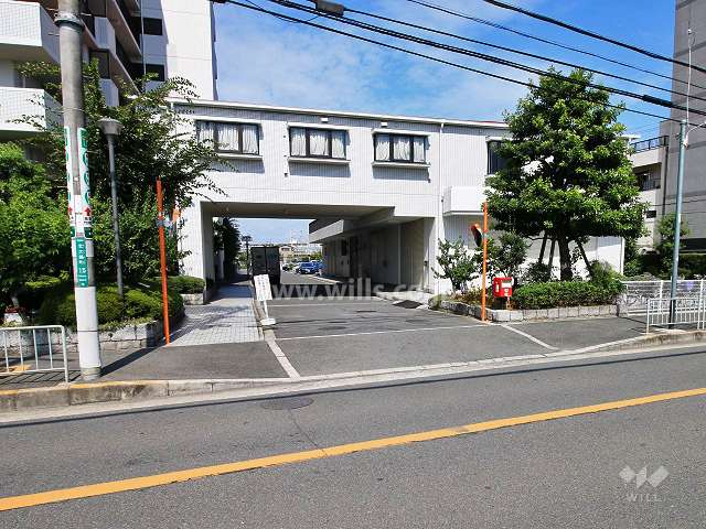 駐車場出入り口