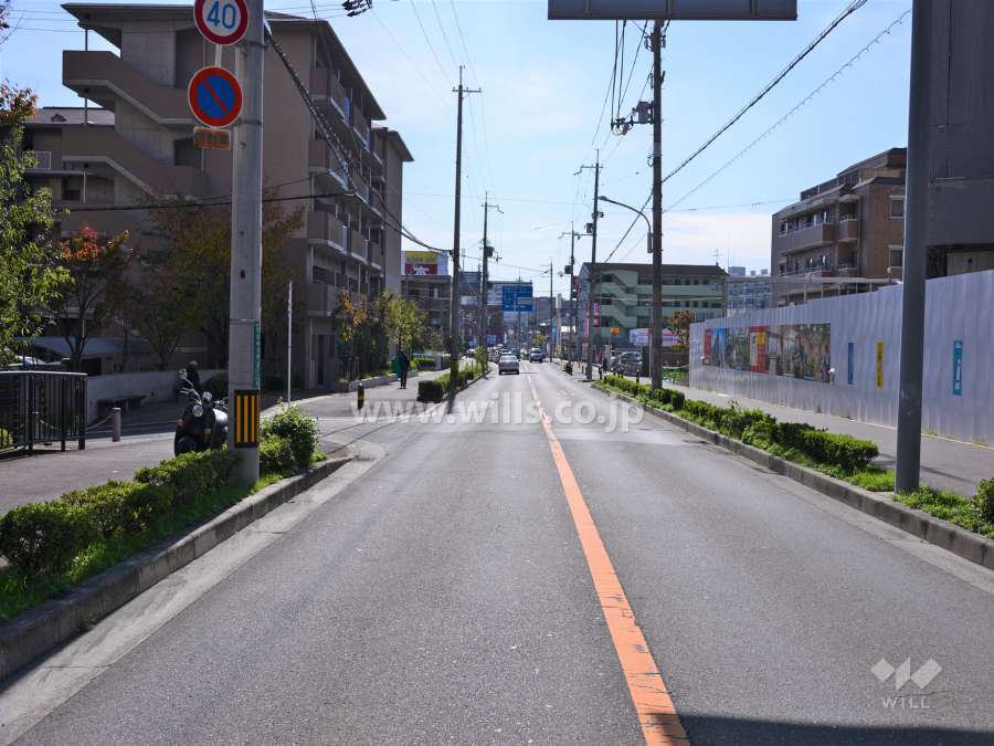 敷地の東側前面道路