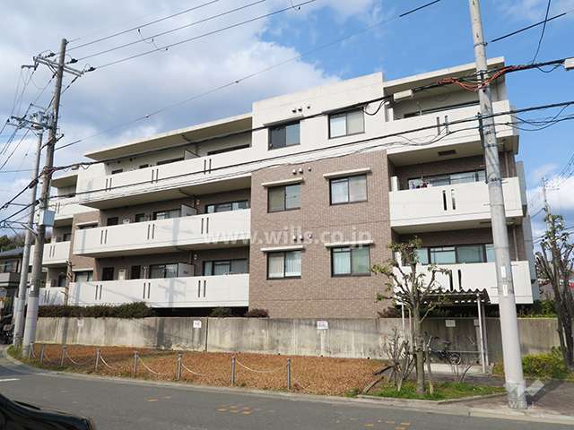 ライフフィールドハイム高槻四番館の外観（南側から）