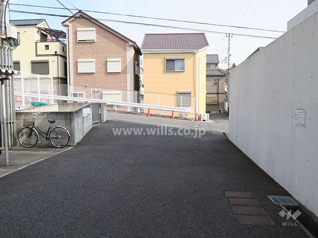 駐車場出入り口