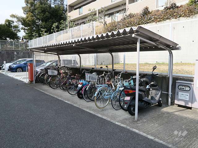 駐輪場とバイク置場