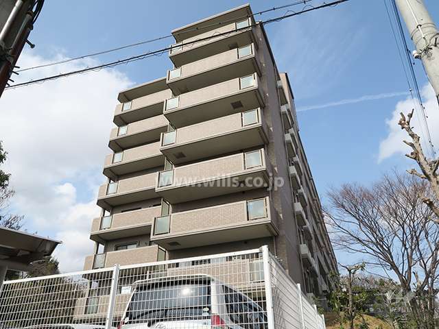 ライフフィールドハイム高槻壱番館の外観（南側から）