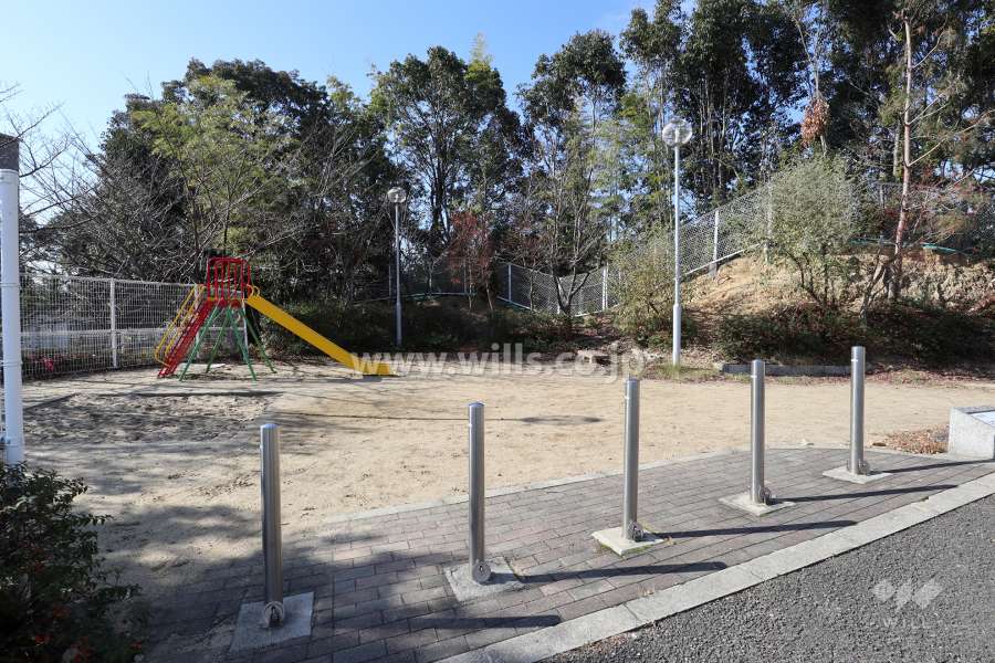 隣接する公園