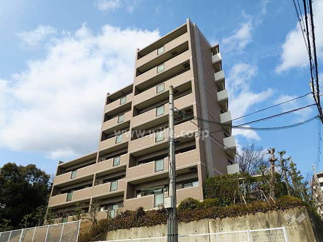 ライフフィールドハイム高槻参番館の外観（南東側から）