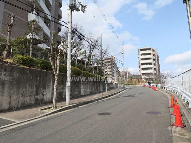 敷地東側の前面道路