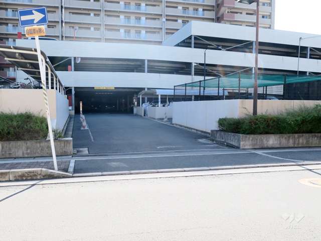 駐車場出入り口