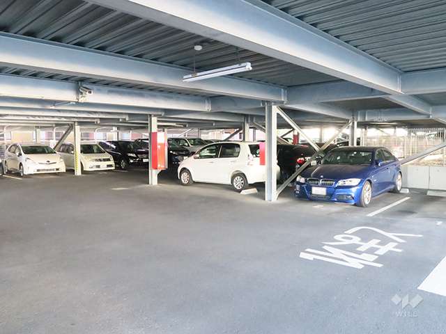 敷地内駐車場は平面自走式です。
