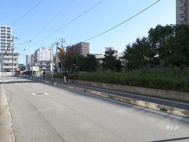 敷地北側の前面道路