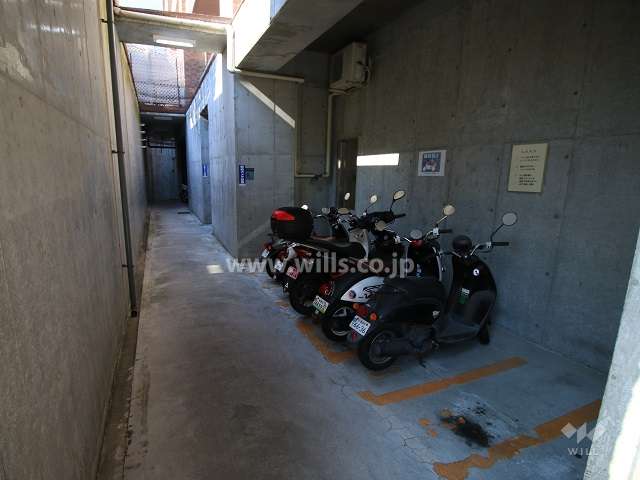 敷地内バイク置場