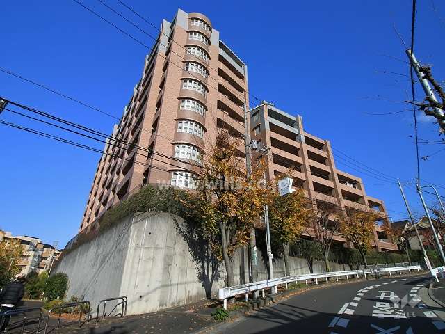 ランフォルセ高槻パークガーデン2の外観（南東側から）