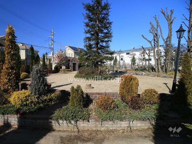敷地に隣接する児童公園