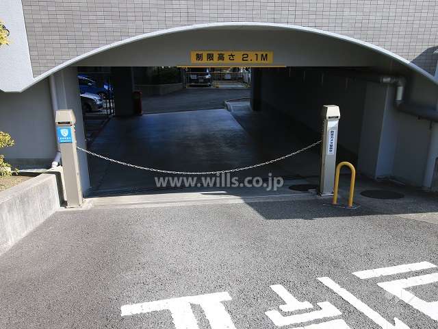 駐車場出入り口（ロボットゲート付き）