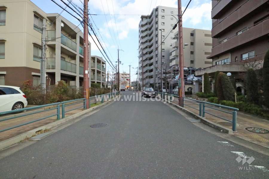 敷地北西側の前面道路