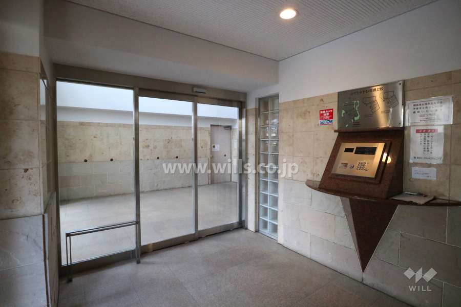 エントランスはオートロック付きです。