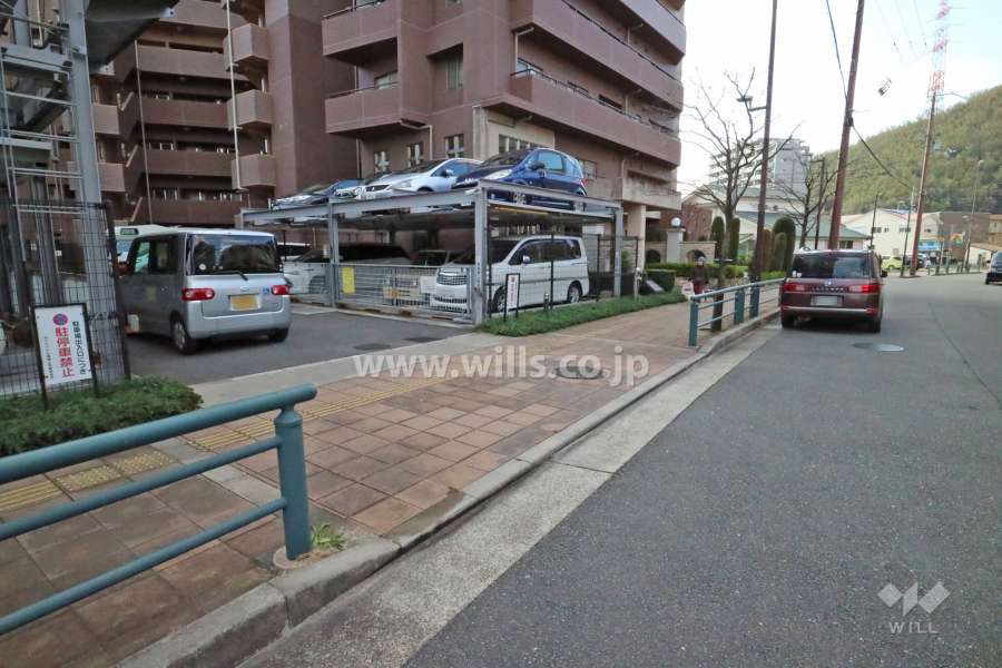 駐車場出入り口