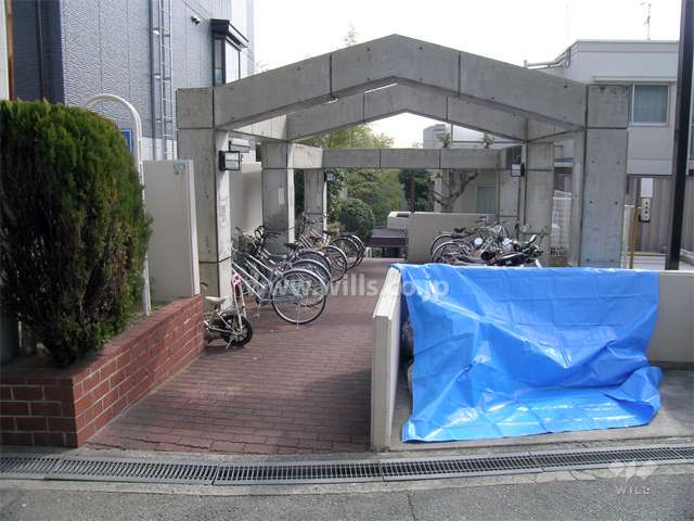 敷地入り口