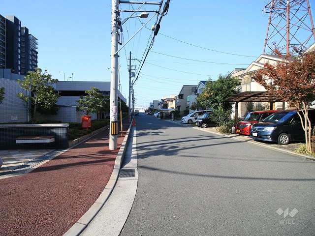 敷地北側の前面道路（東側から）