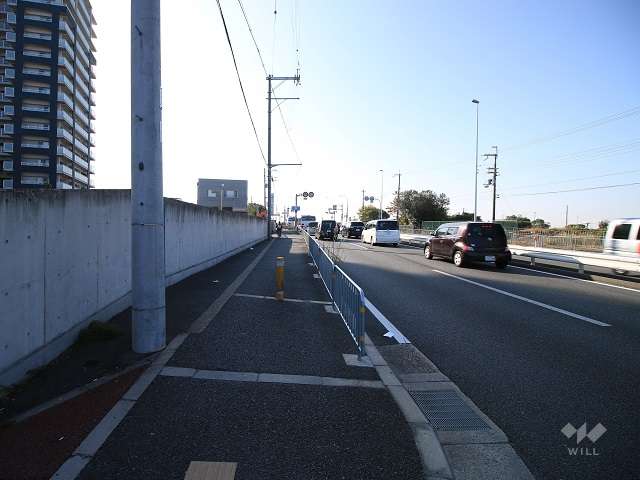 敷地西側の前面道路（北側から）国道170号線です。