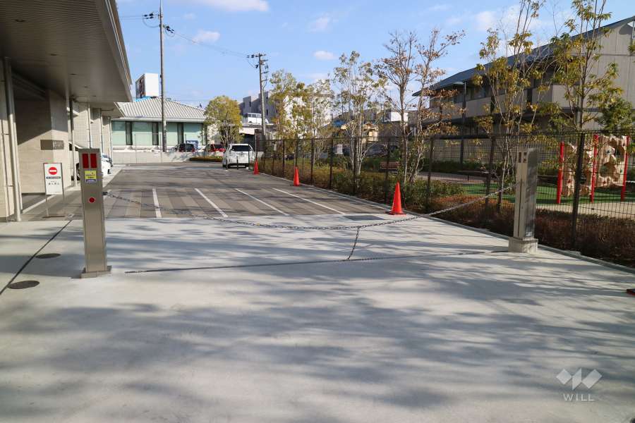駐車場出入り口（ロボットゲート付き）