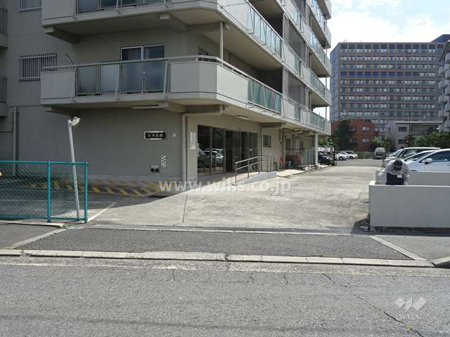 駐車場出入り口