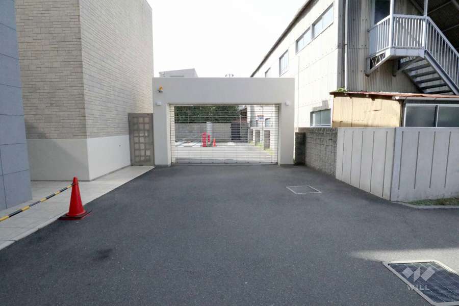 駐車場の出入り口（リングシャッター付き）