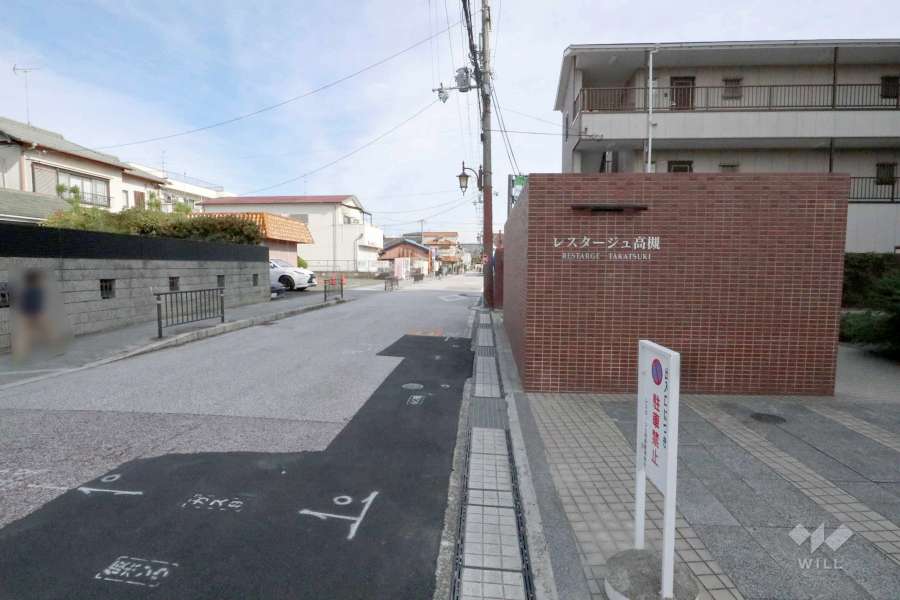 敷地北側の前面道路（西側から）