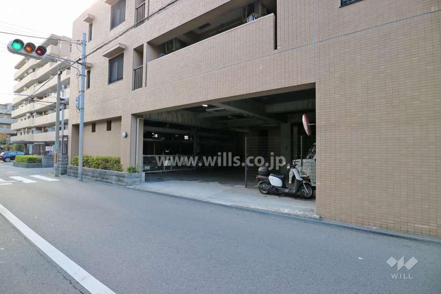 駐車場出入り口