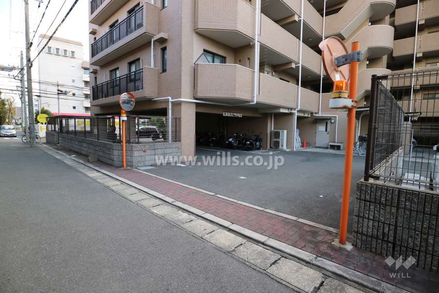 駐車場出入り口