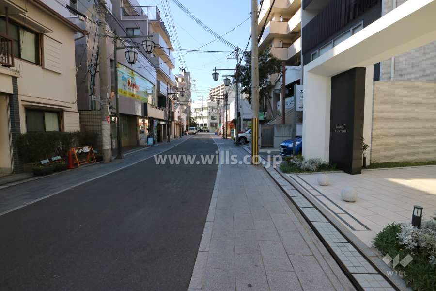敷地南側の前面道路