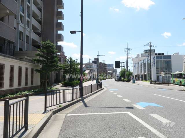 敷地北側の前面道路