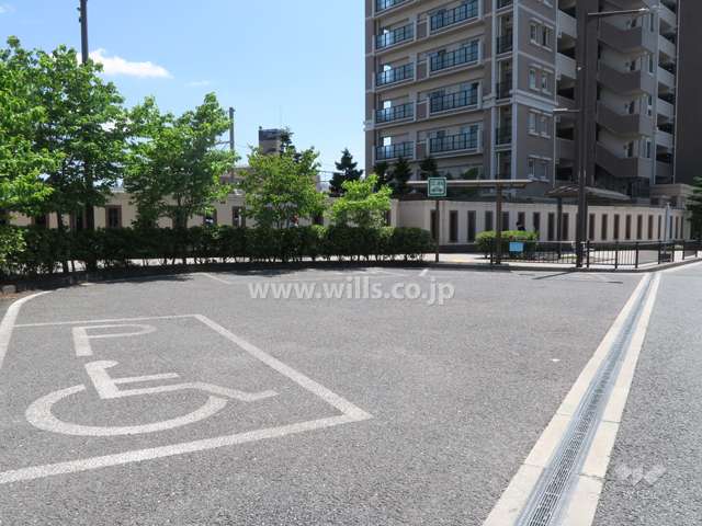 敷地前にタクシー乗り場があります。