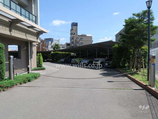 駐車場出入り口（ロボットゲート付き）
