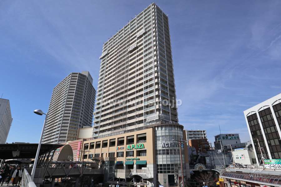 ローレルスクエア高槻イーストタワーB棟の外観(東側から)