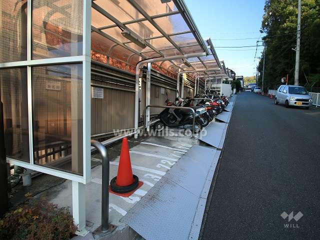 敷地内バイク置場