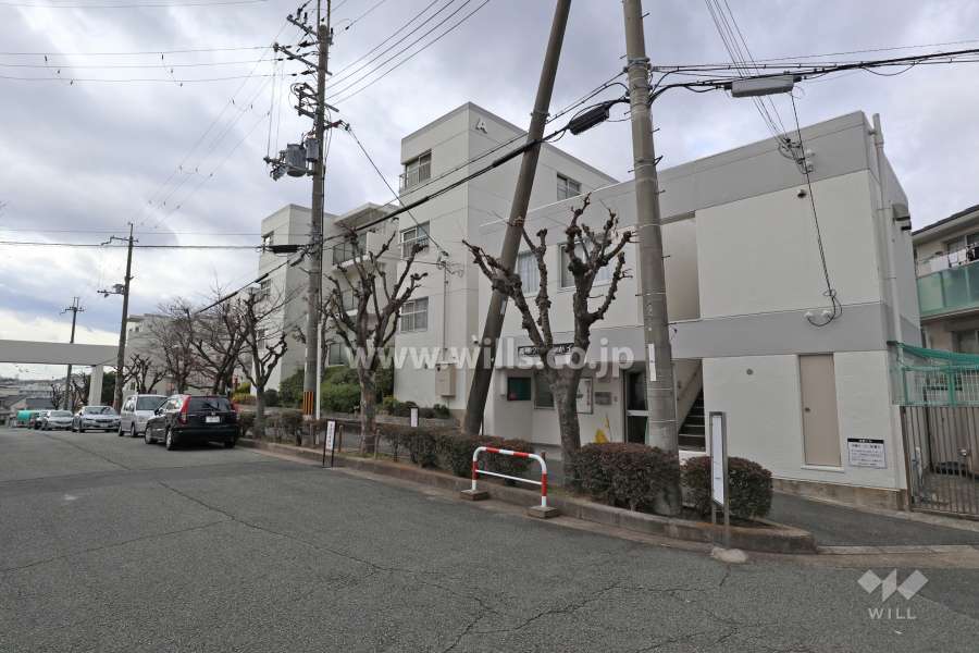 高槻グリーンハイツA棟の外観（南東側から）