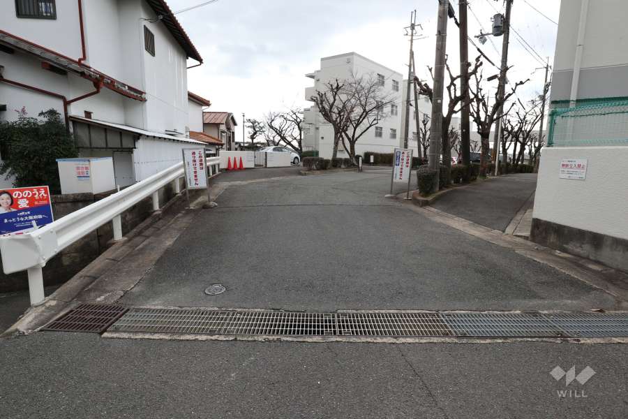 駐車場出入り口