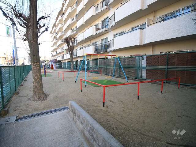 敷地に隣接する児童公園