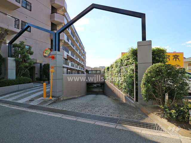 駐車場出入り口