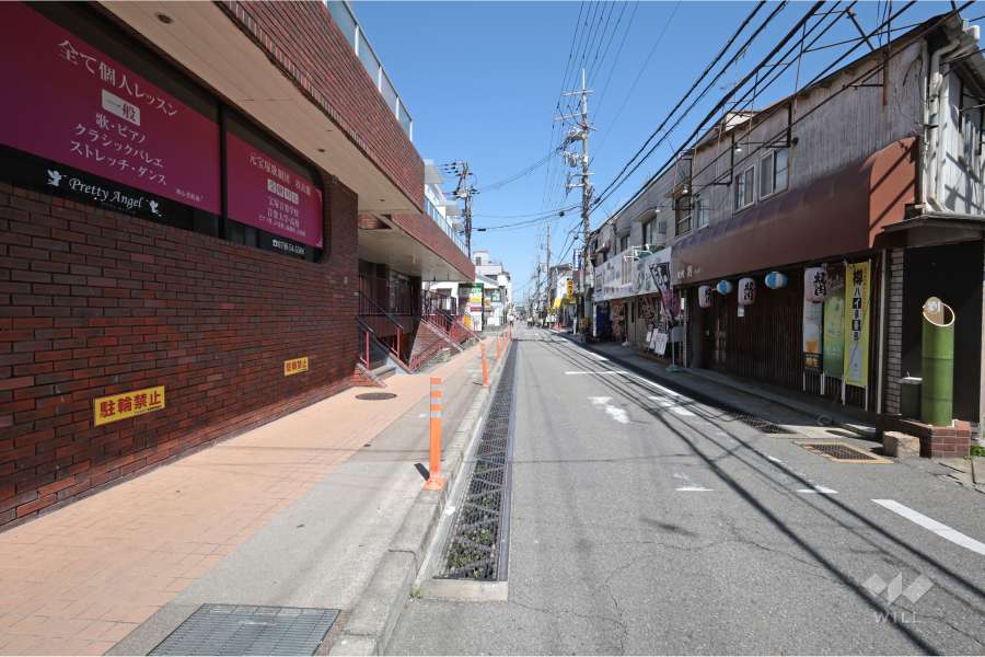 敷地南側の前面道路